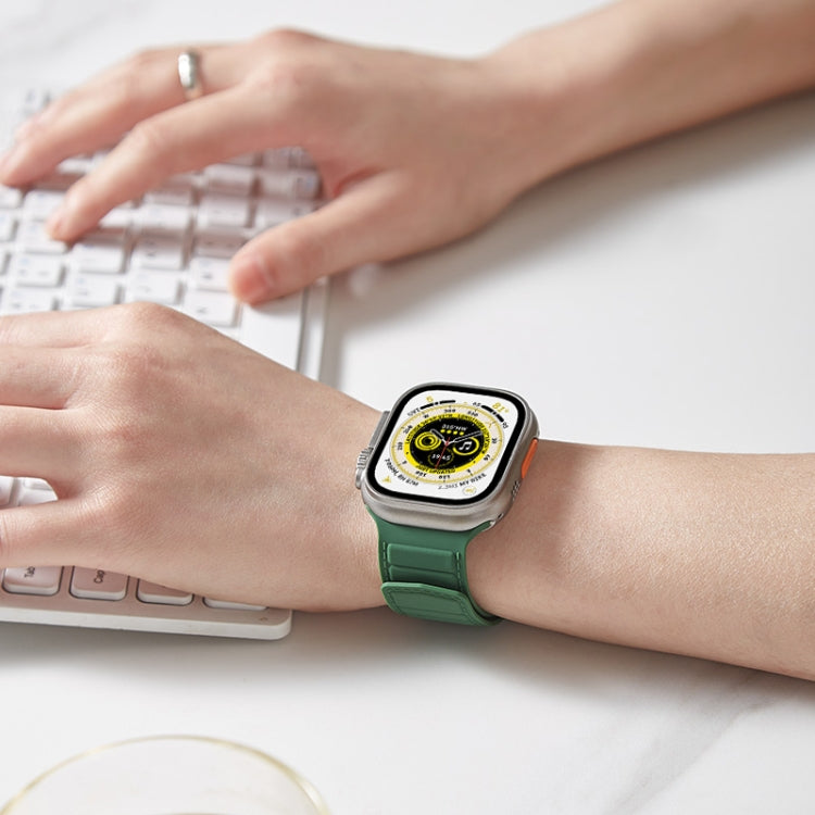 For Apple Watch SE 2022 44mm Loop Magnetic Silicone Watch Band(White Black) - Watch Bands by PMC TechLife | Online Shopping South Africa | PMC TechLife